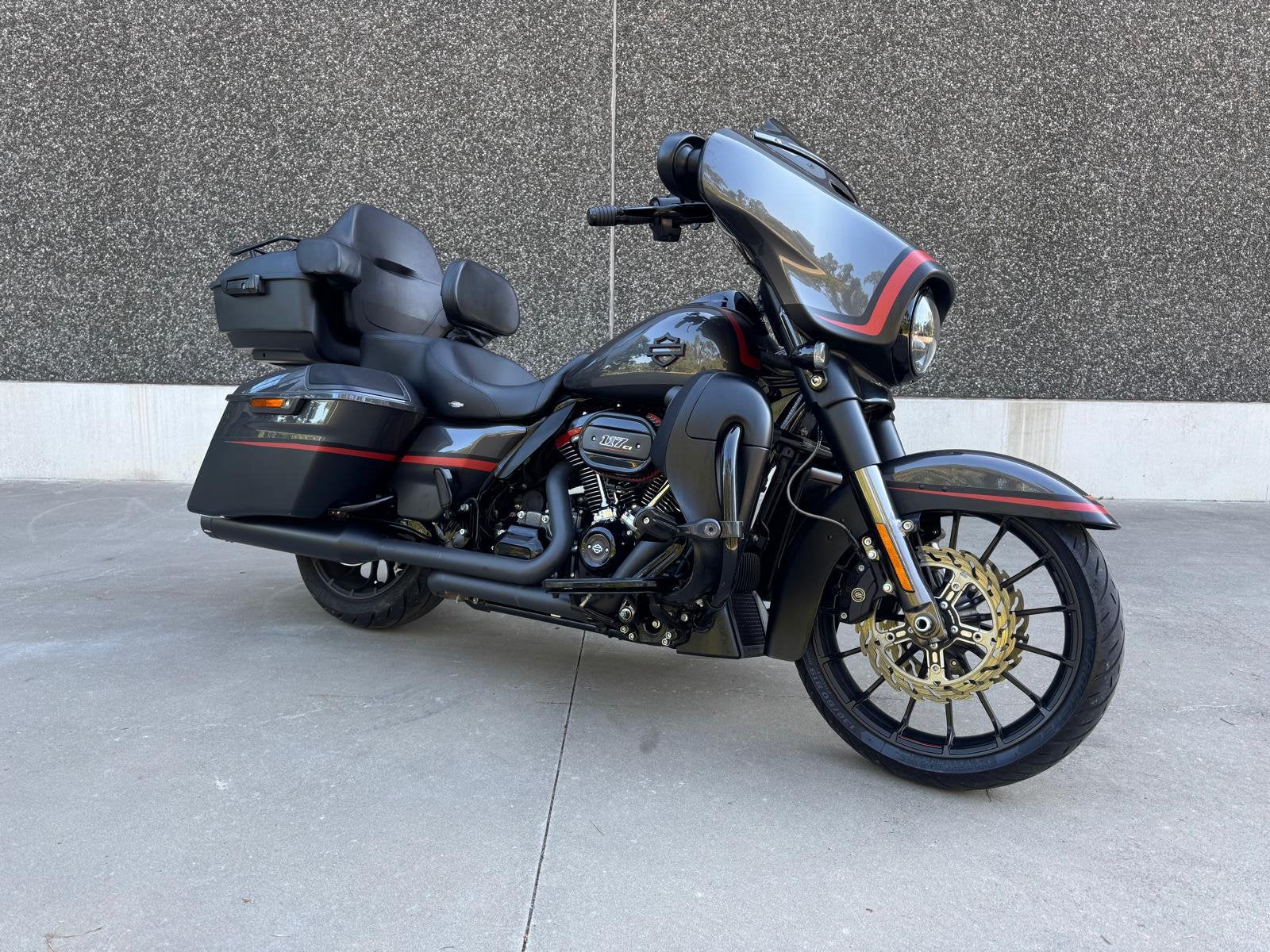 Harley-Davidson Street Glide 117 CVO, Tourisme, Entreprise, 1923 cm³, Échappement sport
