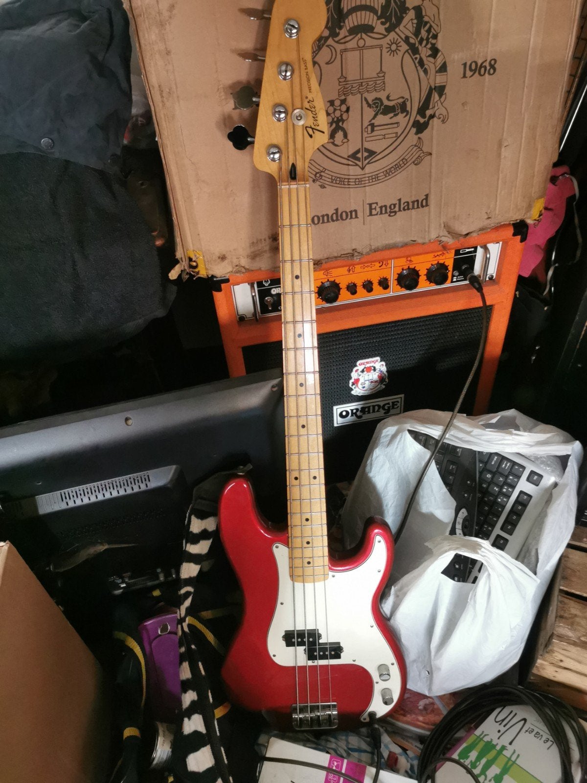 Fender Precision Bass 2017, apple Red, Muziek en Instrumenten, Snaarinstrumenten | Gitaren | Bas, Zo goed als nieuw, Elektrisch