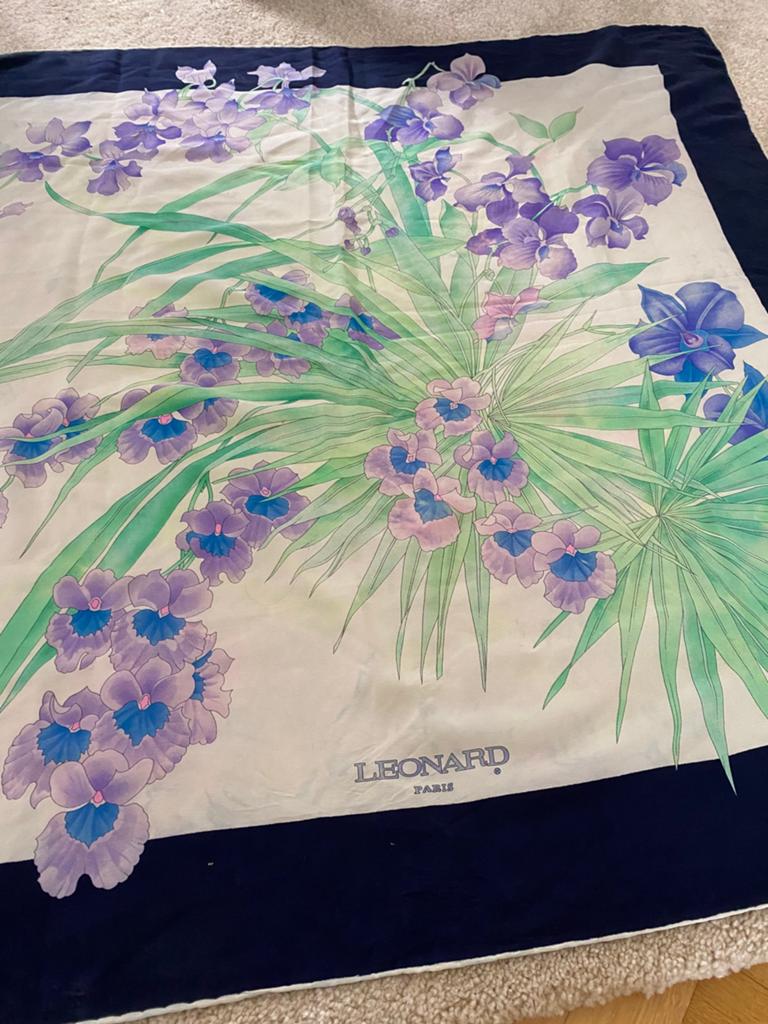 Prachtige zijden foulard Leonard, Kleding | Dames, Mutsen, Sjaals en Handschoenen, Ophalen of Verzenden, Zo goed als nieuw