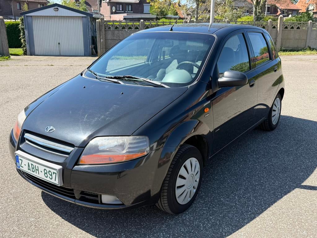 Daewoo Kalos 1.4i 133dkm 2004, Autos, Daewoo, Particulier, Kalos, Essence, Euro 3, Hatchback, 5 portes, Boîte manuelle, Noir, Gris