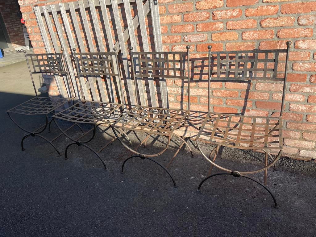 Chaises, Enlèvement