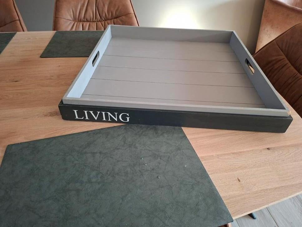 2 opdienplateaus+ 2 houten snijplanken in bamboe goede staat, Ophalen, Zo goed als nieuw