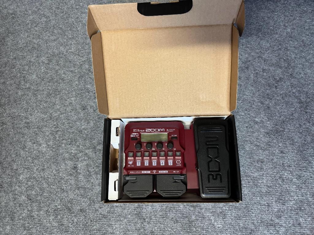 Zoom B1X Four Bass Multi Effect, Muziek en Instrumenten, Effecten, Ophalen of Verzenden, Gebruikt, Multi-effect