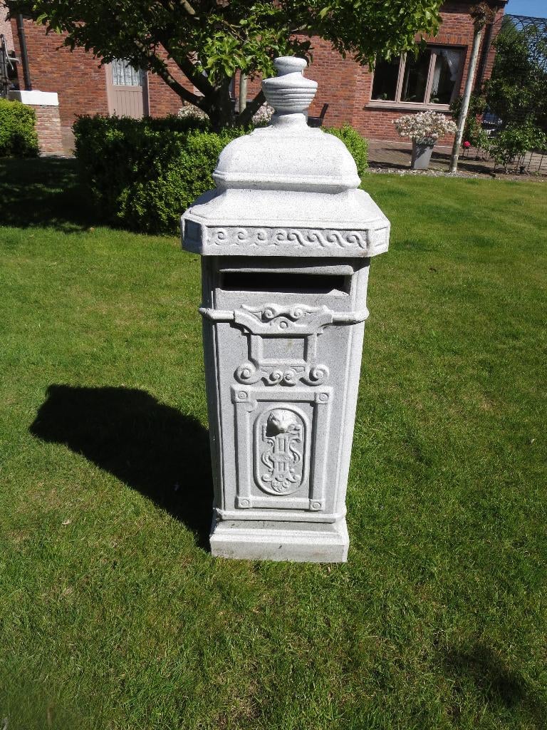 Kolom brievenbus, Ophalen