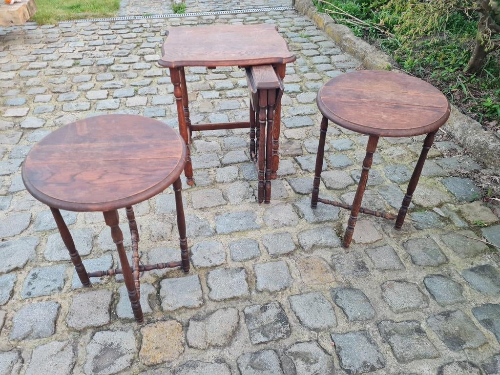 Tafeltje met 3 bijzettafeltjes., Ophalen
