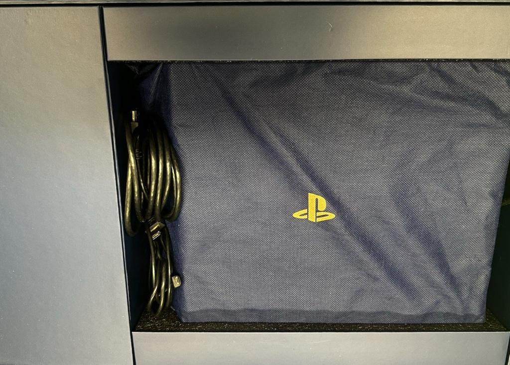 ps4 500 MILLION EDITION: compleet in doos, Games en Spelcomputers, Spelcomputers | Sony PlayStation 4, Ophalen, Gebruikt, Met 1 controller