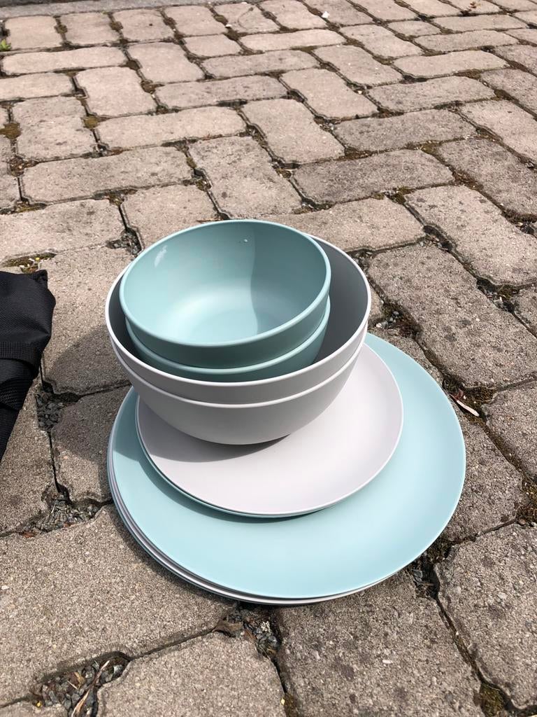 Set borden en kommetjes kamperen point virgule, Caravans en Kamperen, Kampeeraccessoires, Ophalen, Zo goed als nieuw