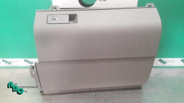 Dashboardkastje van een Volkswagen Touran (Touran 03-), Gebruikt, -, Volkswagen, -