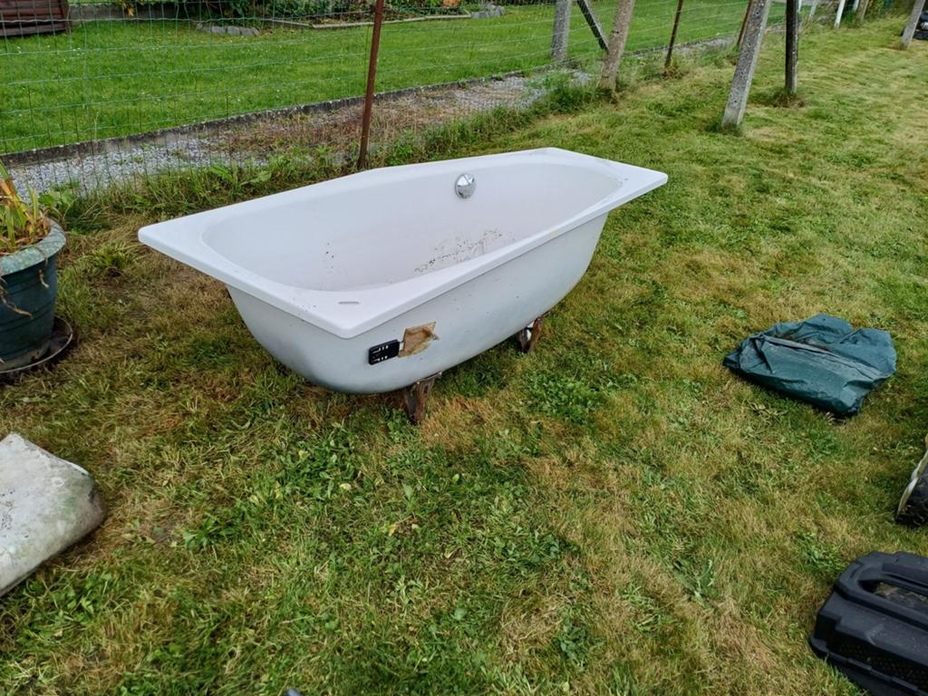Bad met schuine hoek, Huis en Inrichting, Badkamer | Complete badkamers, Zo goed als nieuw