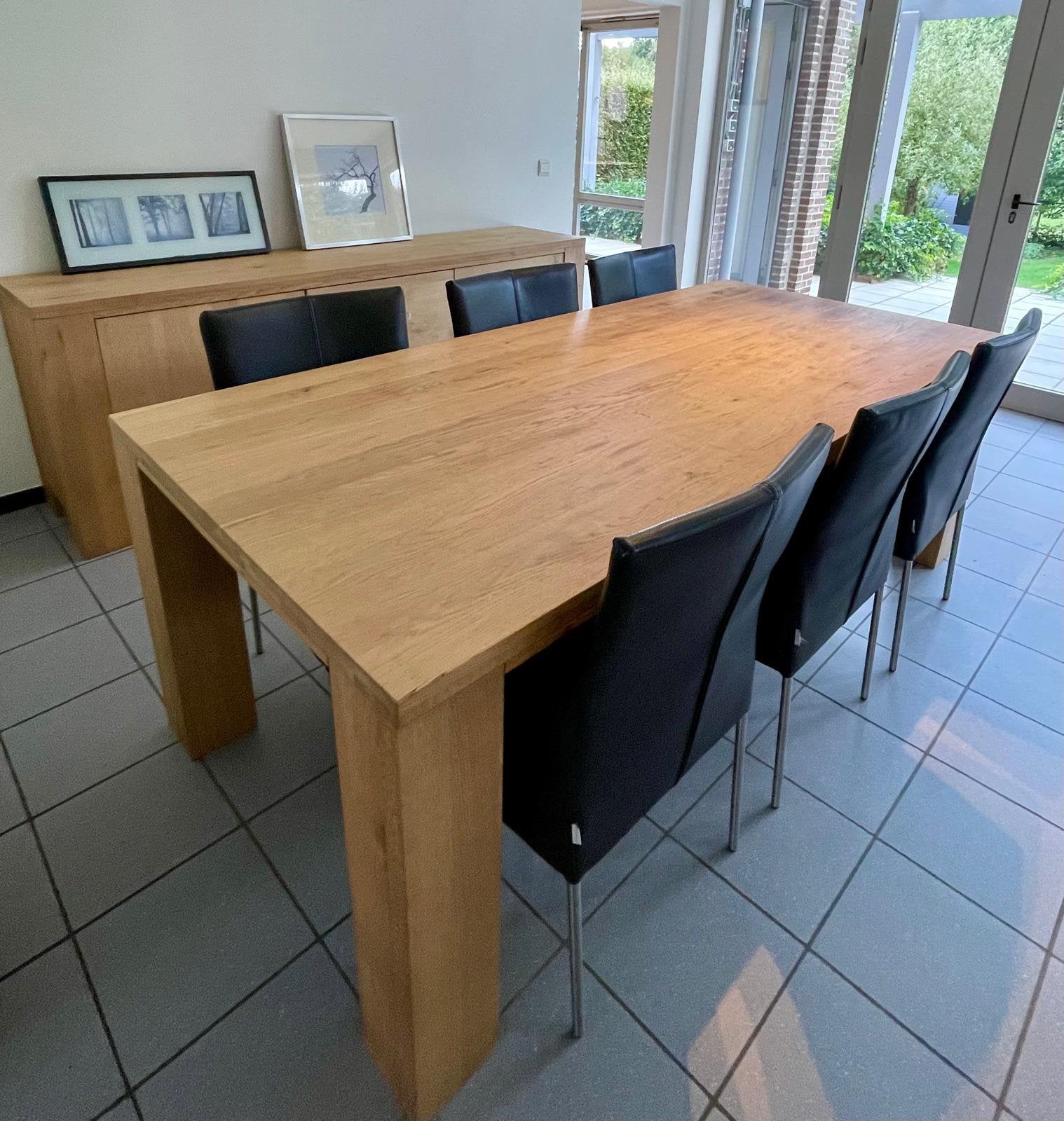 Massieve eiken eettafel + bijpassende dressoir, Ophalen, Gebruikt, Eikenhout, Vijf personen of meer