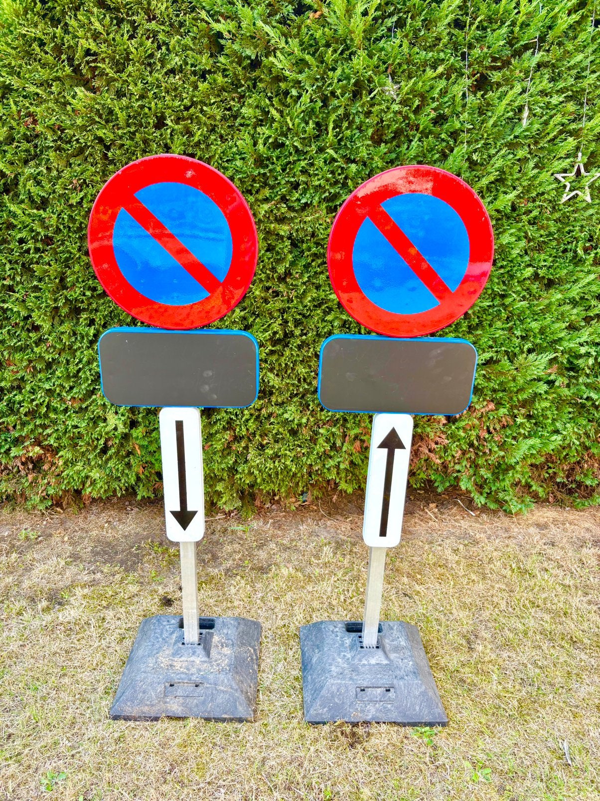 TE HUUR: Set verbodsborden parkeerverbod E1, Enlèvement
