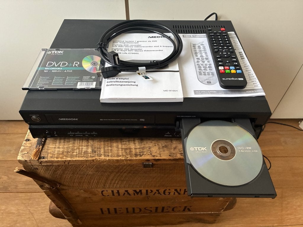 Medion MD 81664 DVD recorder - en VHS-recorder, Audio, Tv en Foto, Ophalen of Verzenden, Zo goed als nieuw, Overige typen