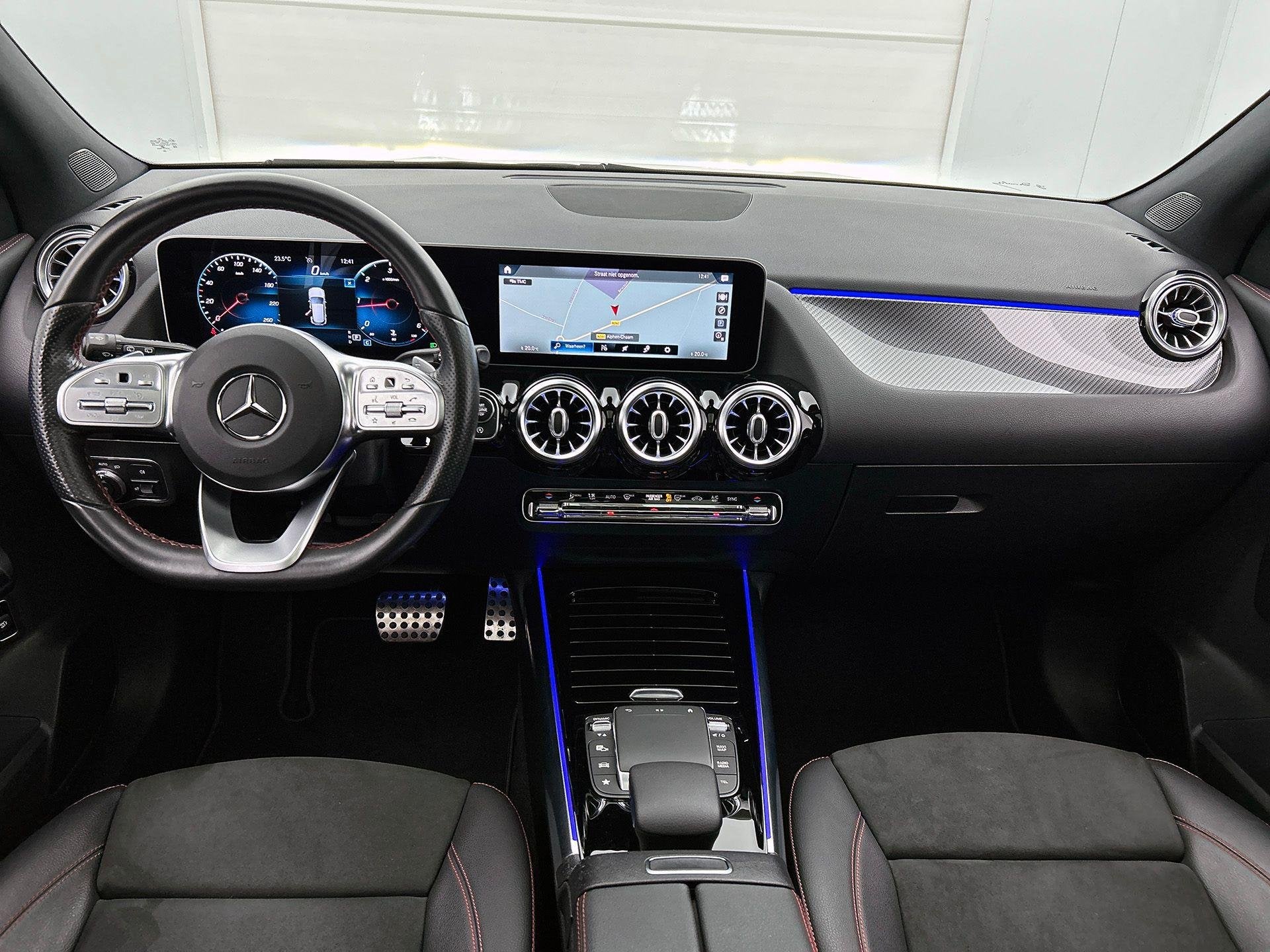 Mercedes-Benz GLA-klasse 200 d AMG Line | Panoramisch Dak |, Dealer onderhouden, 4 cilinders, Wit, Bedrijf