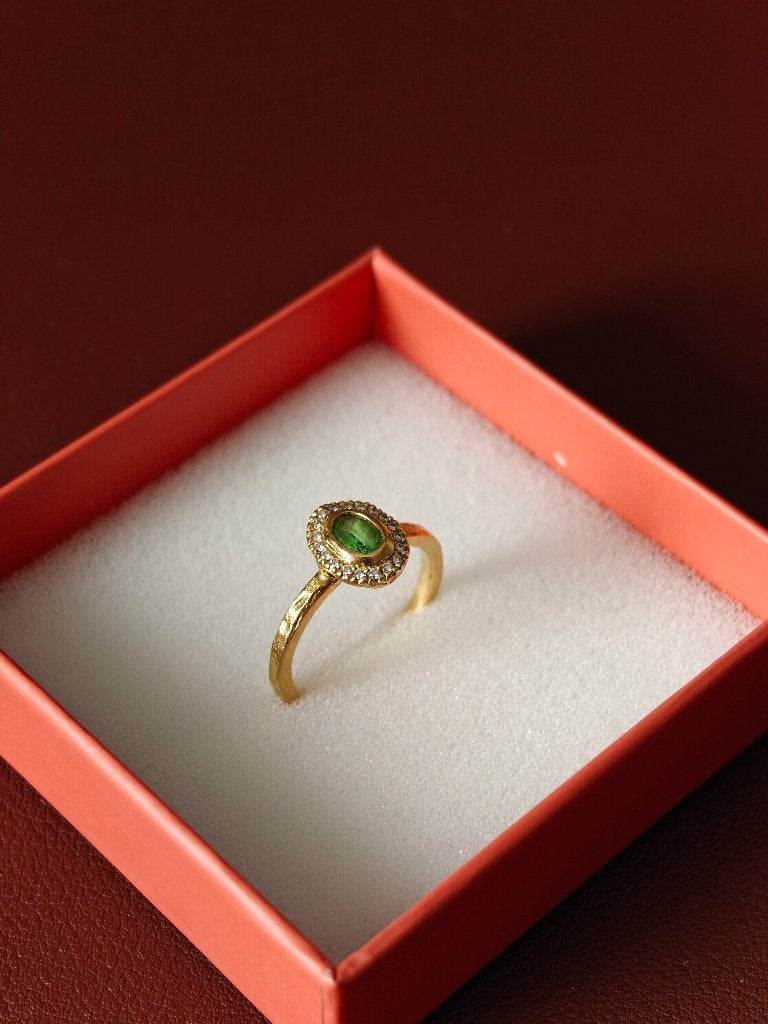 18k gouden ring met groene toermalijn & diamant halo, Bijoux, Sacs & Beauté, Bagues, Neuf, Enlèvement ou Envoi, 18 à 19, Or