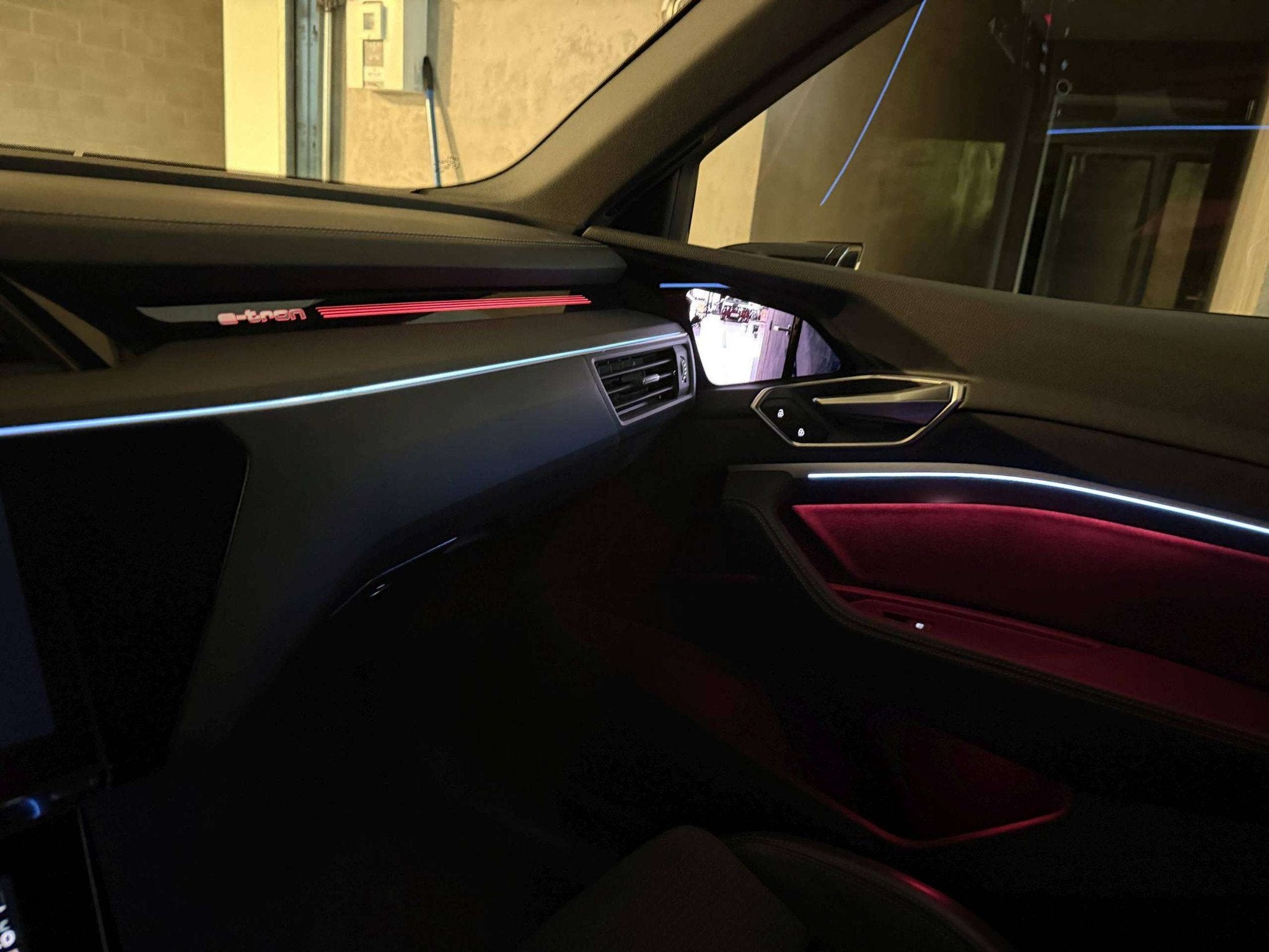 Audi Q8 e-tron 55 QUATTRO 408PK * HEAD UP DISPLAY * 360° CA, Automaat, Gebruikt, Elektrisch, 5 zetels