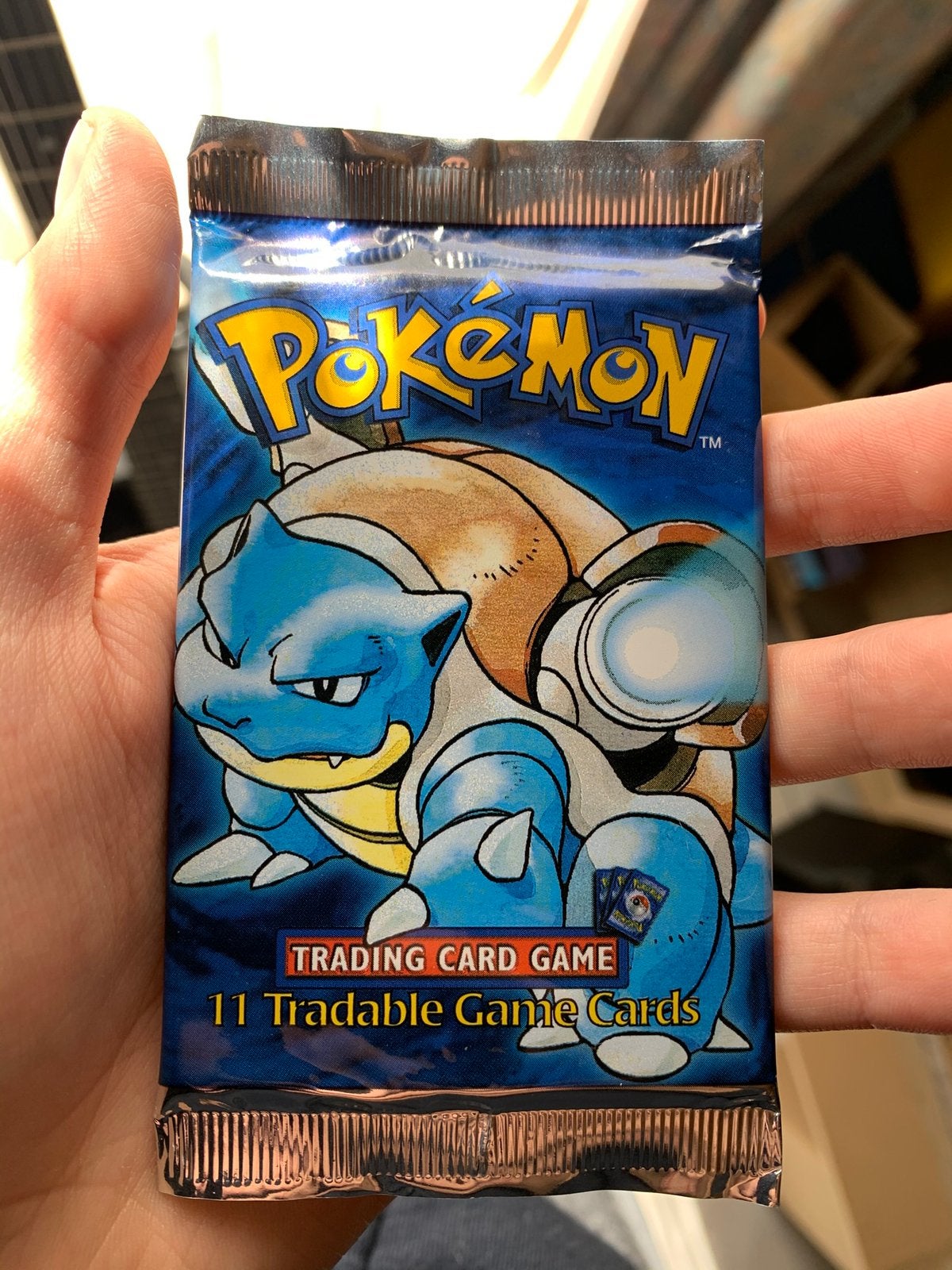 Pokemon Shadowless long crimp booster pack, Ophalen of Verzenden, Zo goed als nieuw, Booster
