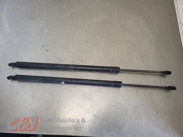 Set Gasdempers Achterklep van een Volkswagen Transporter, Gebruikt, -, Volkswagen, -