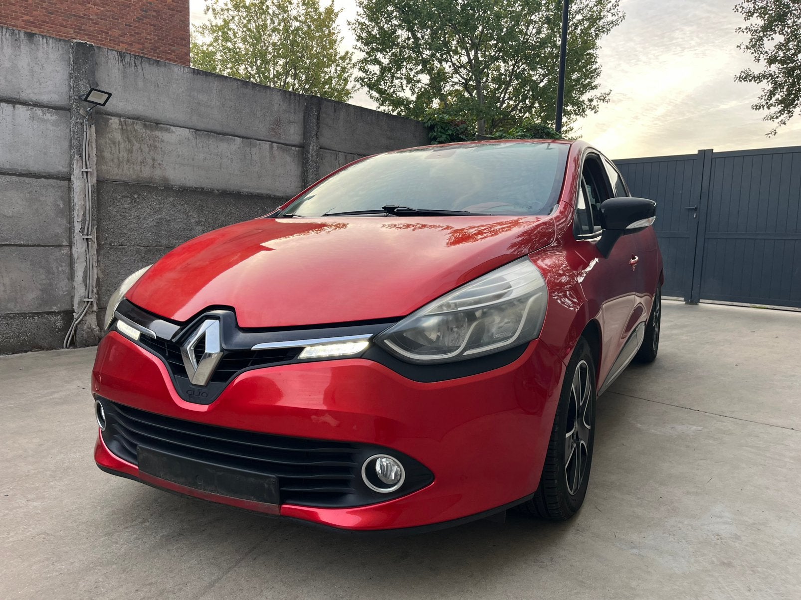 Renault Clio 0.9 TCe — 2013 — 95 651 km, Autos, Rouge, Euro 5, Achat, Entreprise