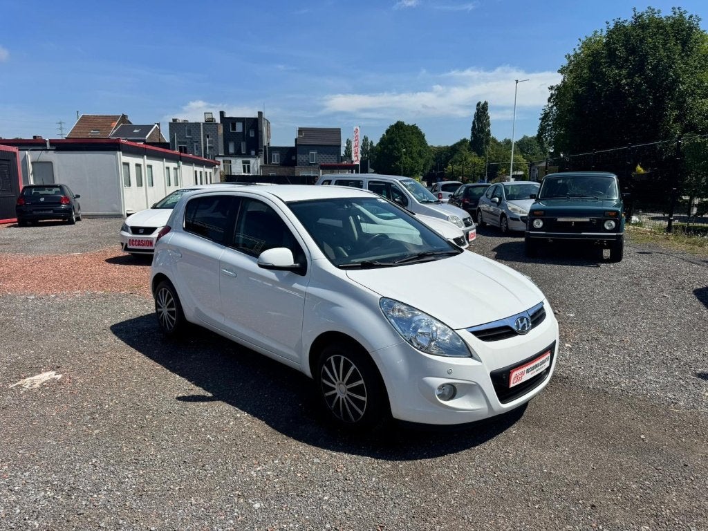 Hyundai i20 1.2i 77ch 2012 *AIRCO*CUIR*GARANTIE 1 AN, Autos, Hyundai, Entreprise, Achat, i20, ABS, Airbags, Air conditionné, Vitres électriques