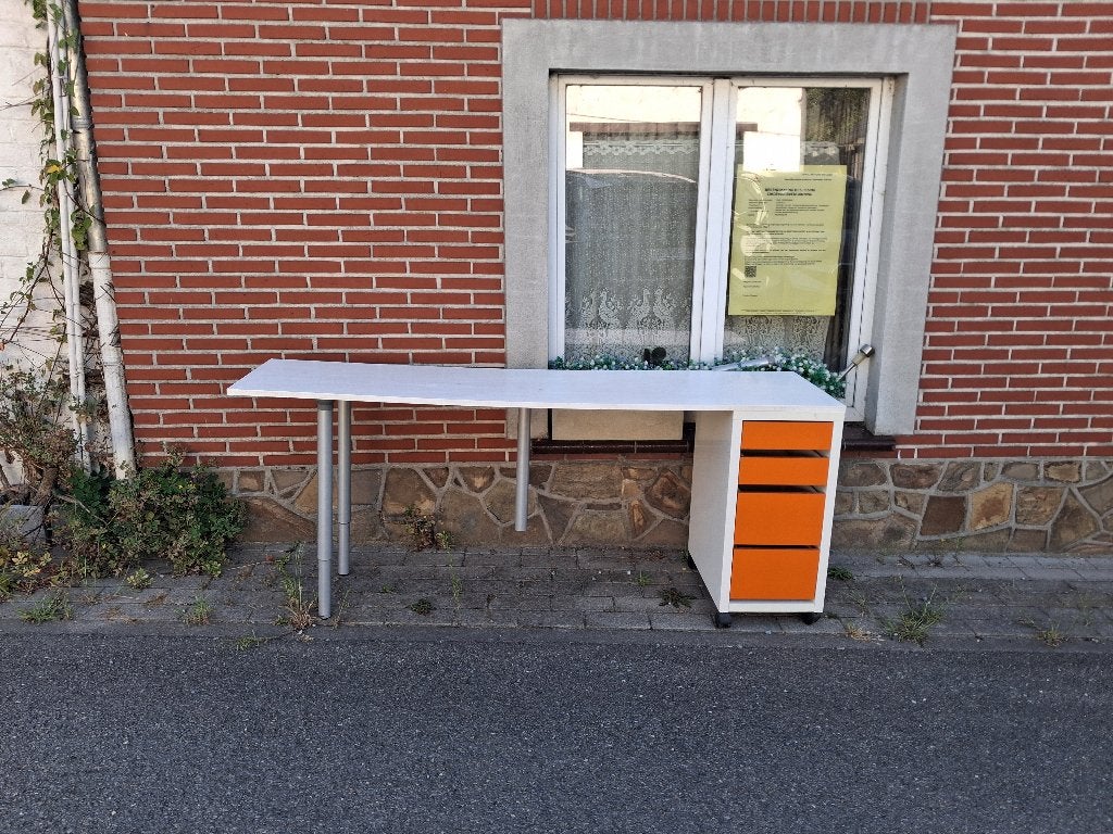 Bureau gratuit, Bureau d'écolier, 50 cm, Comme neuf, Enlèvement