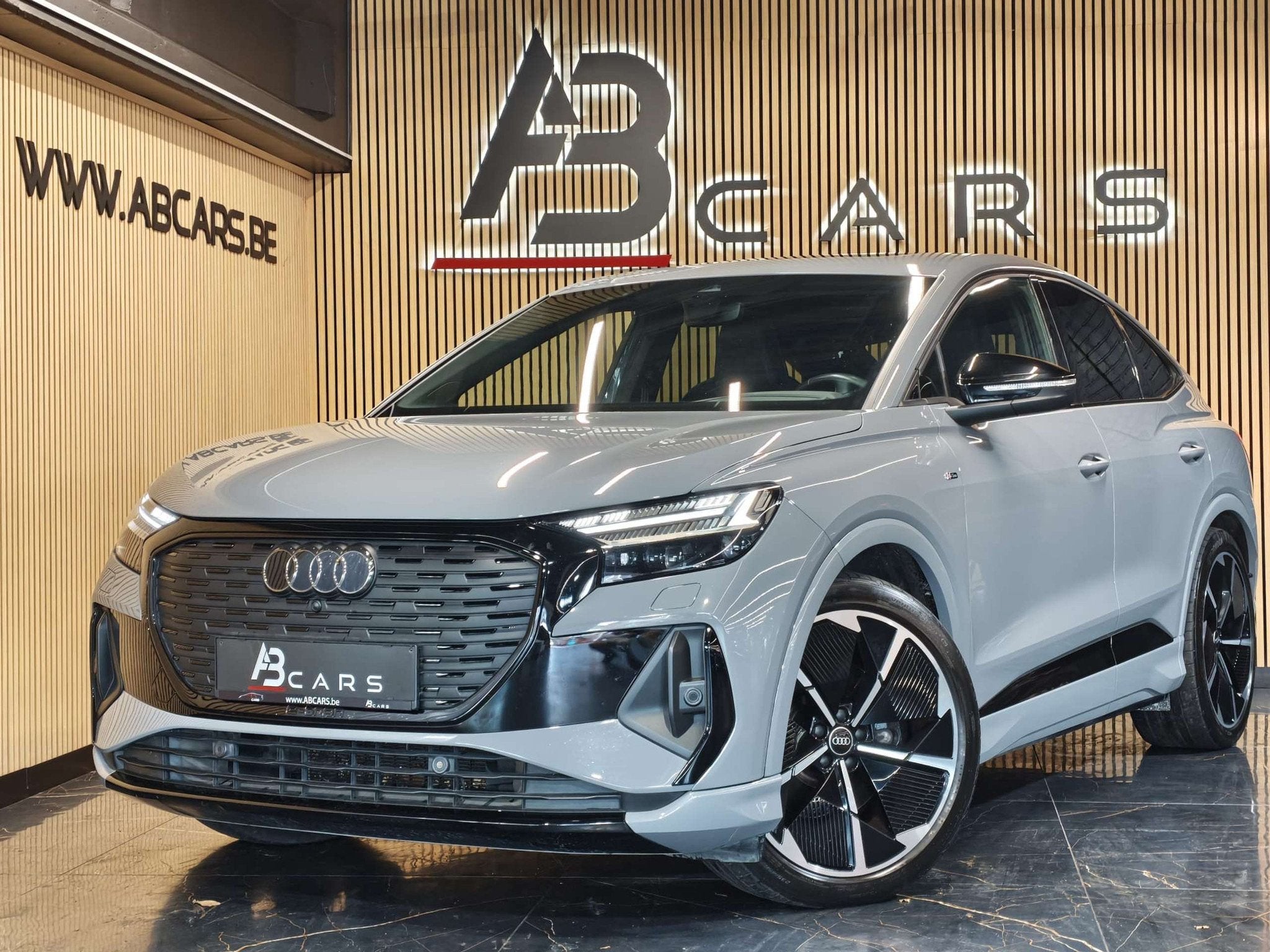 Audi Q4 e-tron 82 kWh 50 QUATTRO S LINE * GARANTIE 12 MOIS *, Autos, Cuir, Achat, Entreprise, Noir