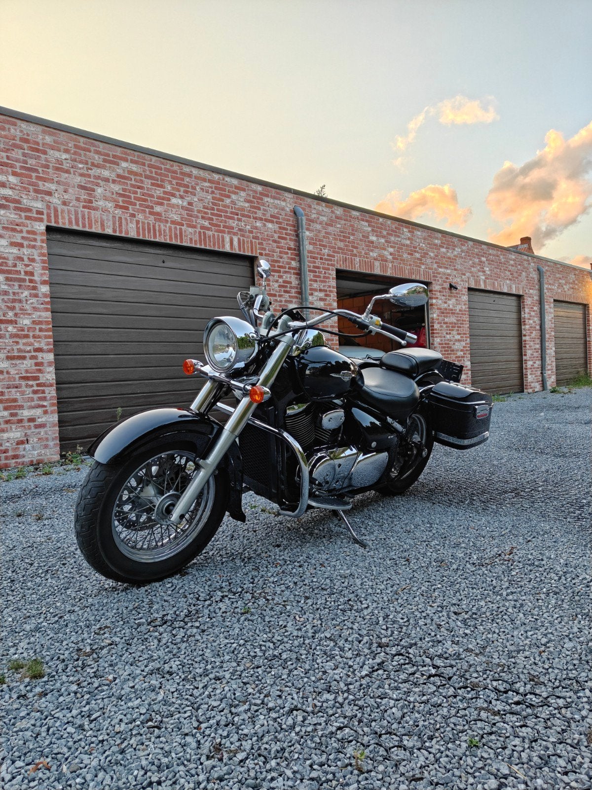 Suzuki intruder
Zeer goede staat, enkel spatbord, Cardan-aandrijving, 2 cilinders, Occasion, Bedrijf