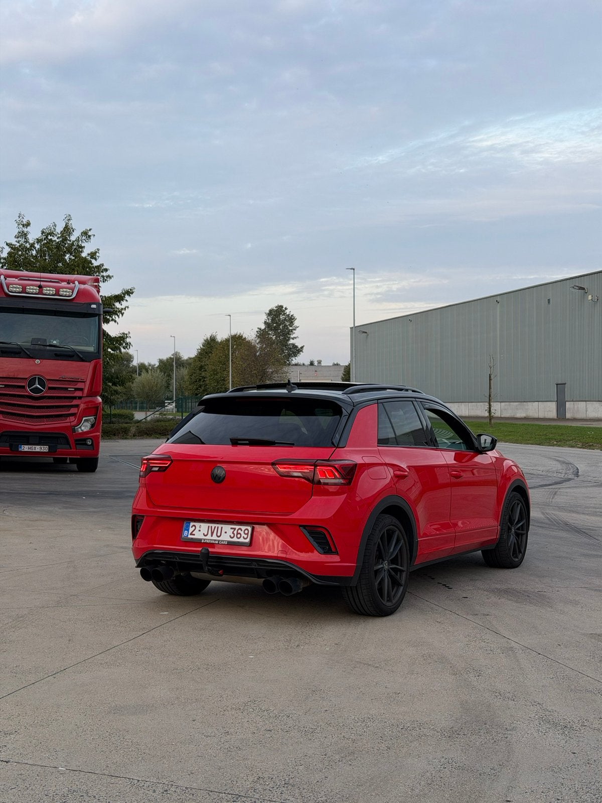 Volkswagen T-Roc R 2.0 TSI 4Motion 300 CV — Milltek, Autos, Rouge, Euro 6, Carnet d'entretien, Alcantara
