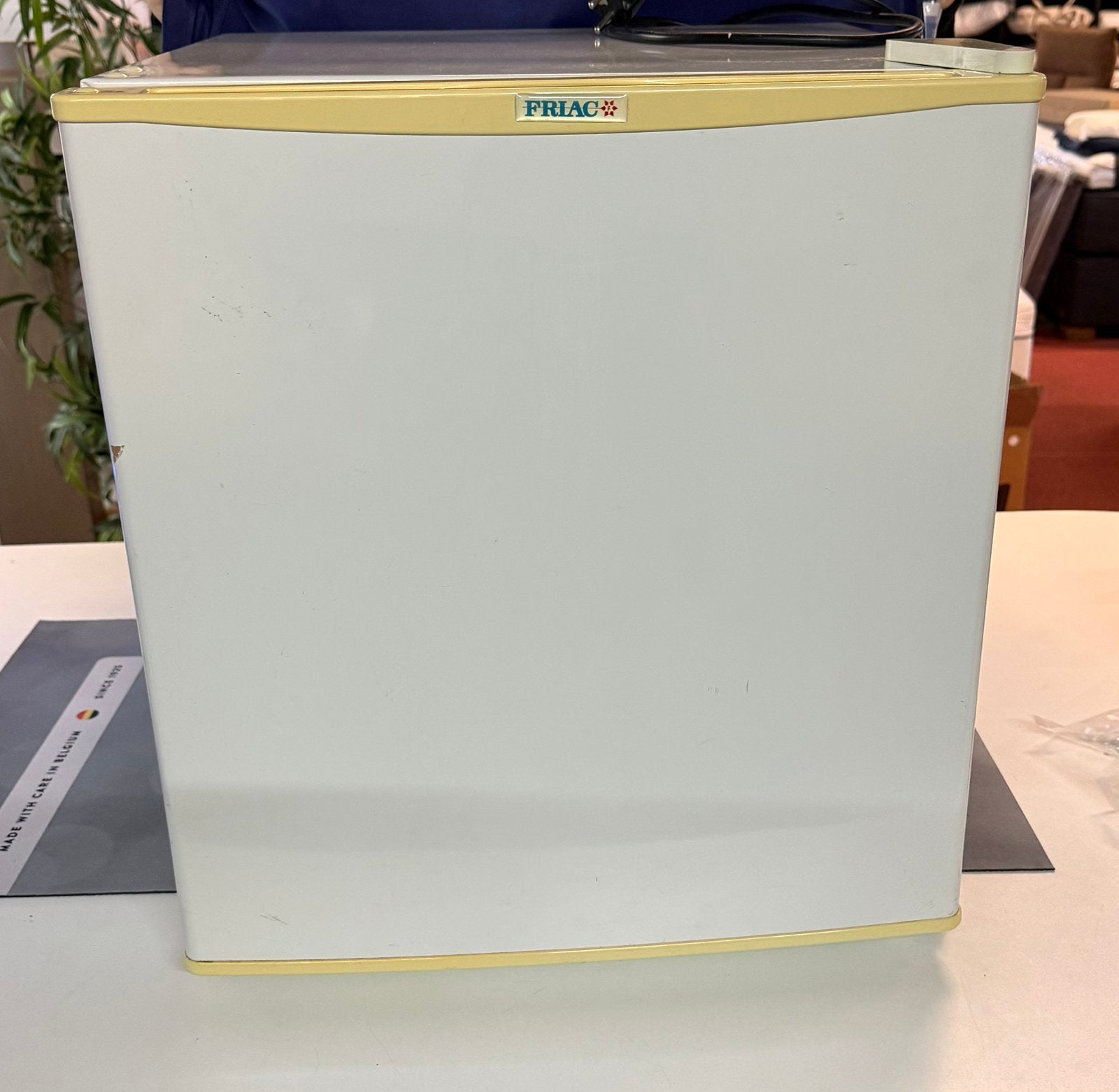 Mini frigo met vriesvak friac BKK64, Elektronische apparatuur, Ophalen, Gebruikt, Minder dan 85 cm, 45 tot 60 cm