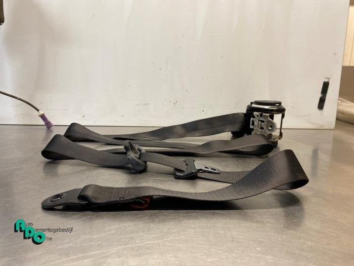 Ceinture de sécurité avant droite d'un Ford Street Ka (Str, -, 3 mois de garantie, -, -