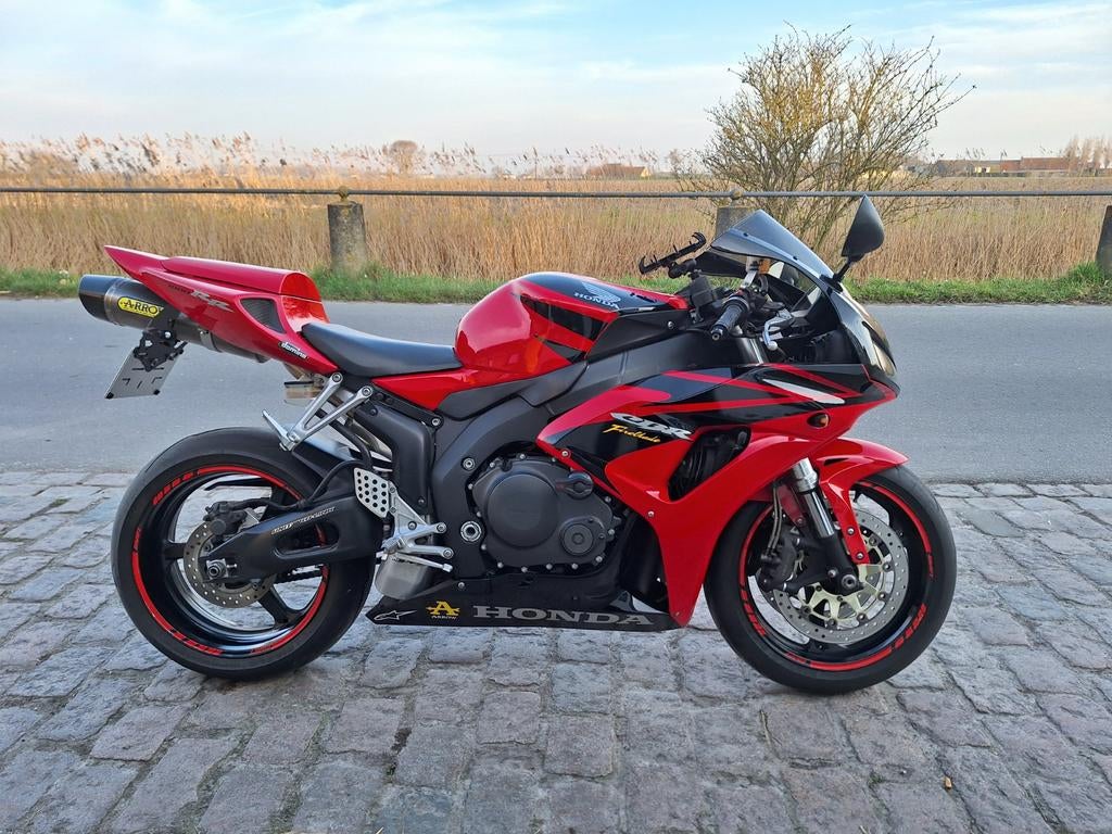 Honda Cbr 1000 rr fireblade goede staat,60000km, arrow nieuw, Motoren, Motoren | Honda, Particulier
