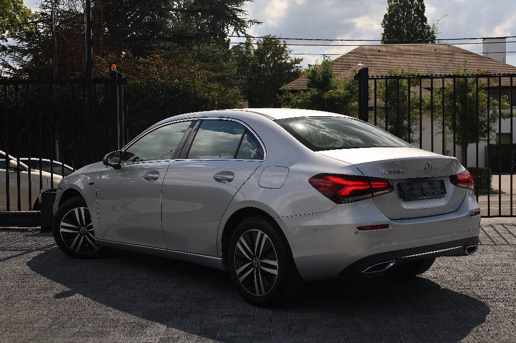 Mercedes-Benz A 250 e Hybride Berline | Ambiance-Light, Autos, Mercedes-Benz, Cuir, Achat, Euro 6, Entreprise