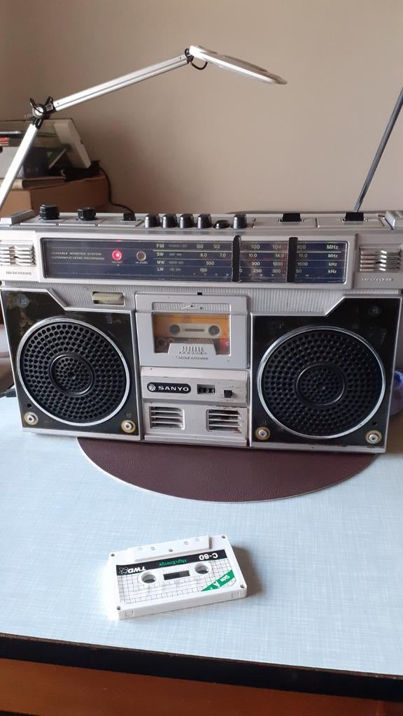 Sanyo radio/ cassette., Enlèvement