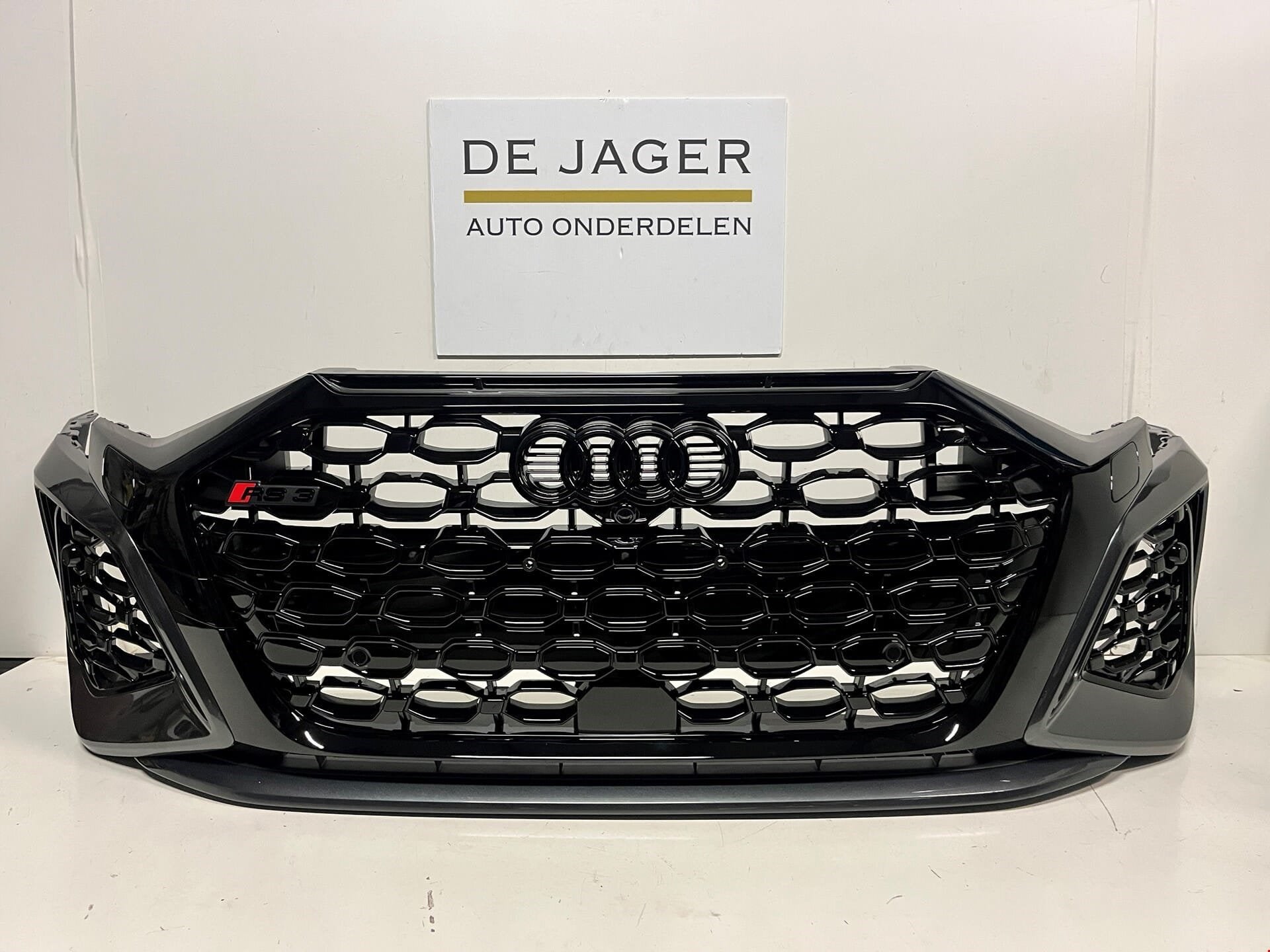 AUDI RS3 8Y VOORBUMPER BUMPER COMPLEET PDC 8Y0807550D 2019-, Autos : Pièces & Accessoires, Carrosserie & Tôlerie, Pare-chocs, AUDI AG