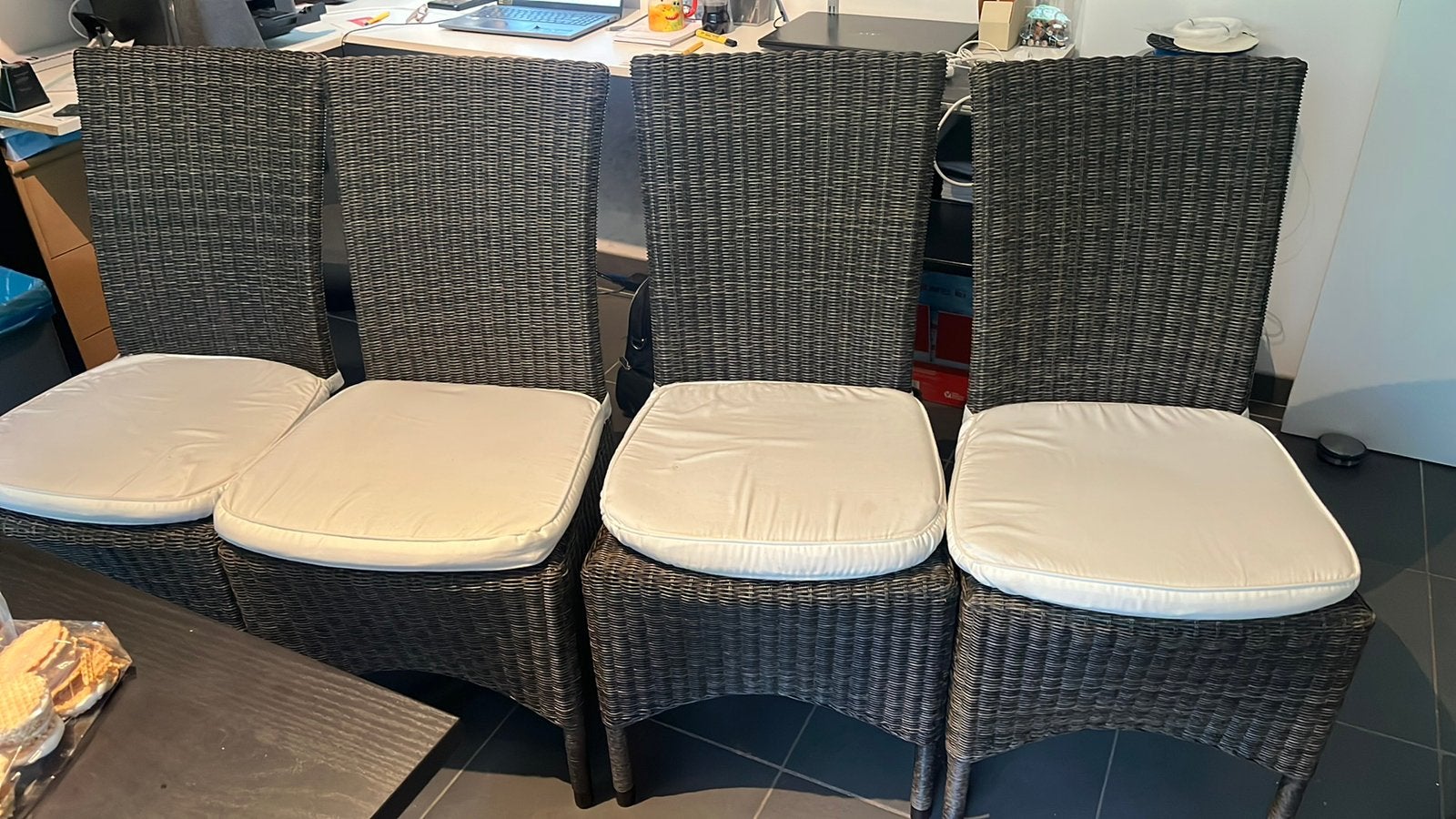 4 eetkamerstoelen met kussens, Ophalen, Zo goed als nieuw