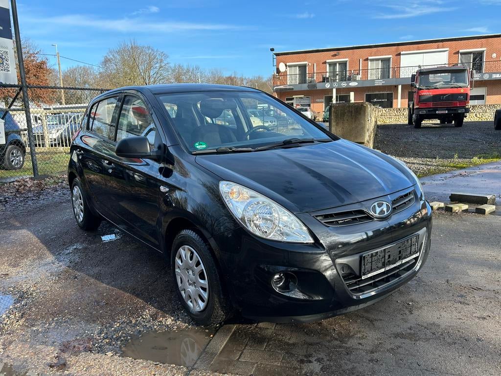 Hyundai i20 1.2 essence km 103.000 bj 2011, Autos, Achat, Entreprise, Boîte manuelle, Noir