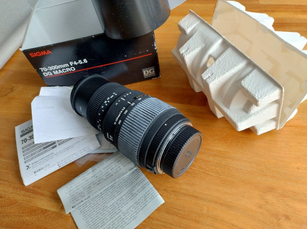 Objectif zoom Sigma 70-300 mm F4-5.6 Macro, Enlèvement ou Envoi, Comme neuf, Objectif macro, Zoom