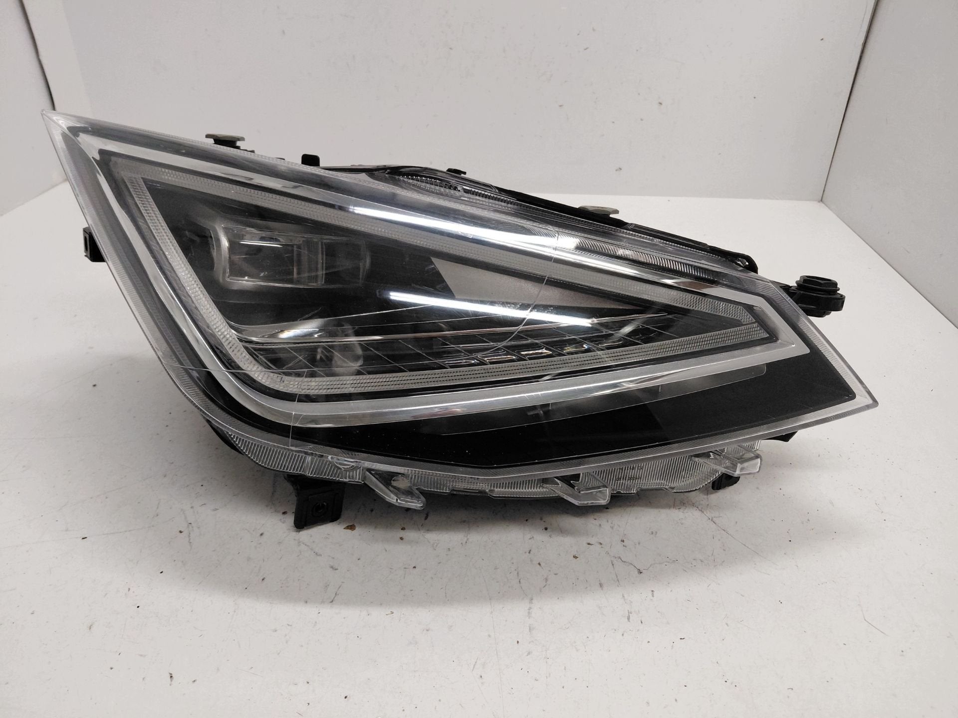 Seat Ibiza V Lift Arona Lift Full Led Koplamp Rechts 6F1.941, Gebruikt, Autovia A-2, Km 585 585
08760  Martorell, ES, SEAT S.A.