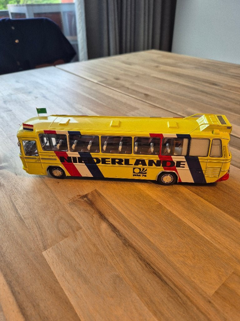 Mercedes bus WM 74 "Niederlande" 1/43 Minichamps, Ophalen, Zo goed als nieuw, Bus of Vrachtwagen, MiniChamps