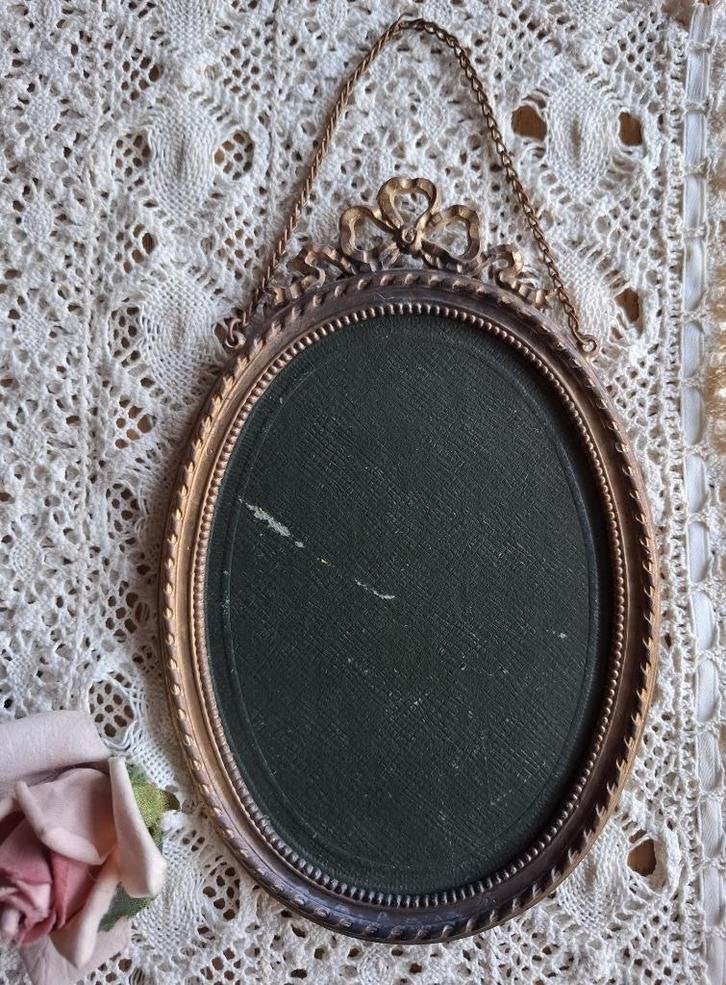 SALE Antiek strik fotolijstje, kettinkje, geen glasplaatje, Enlèvement ou Envoi, Bronze
