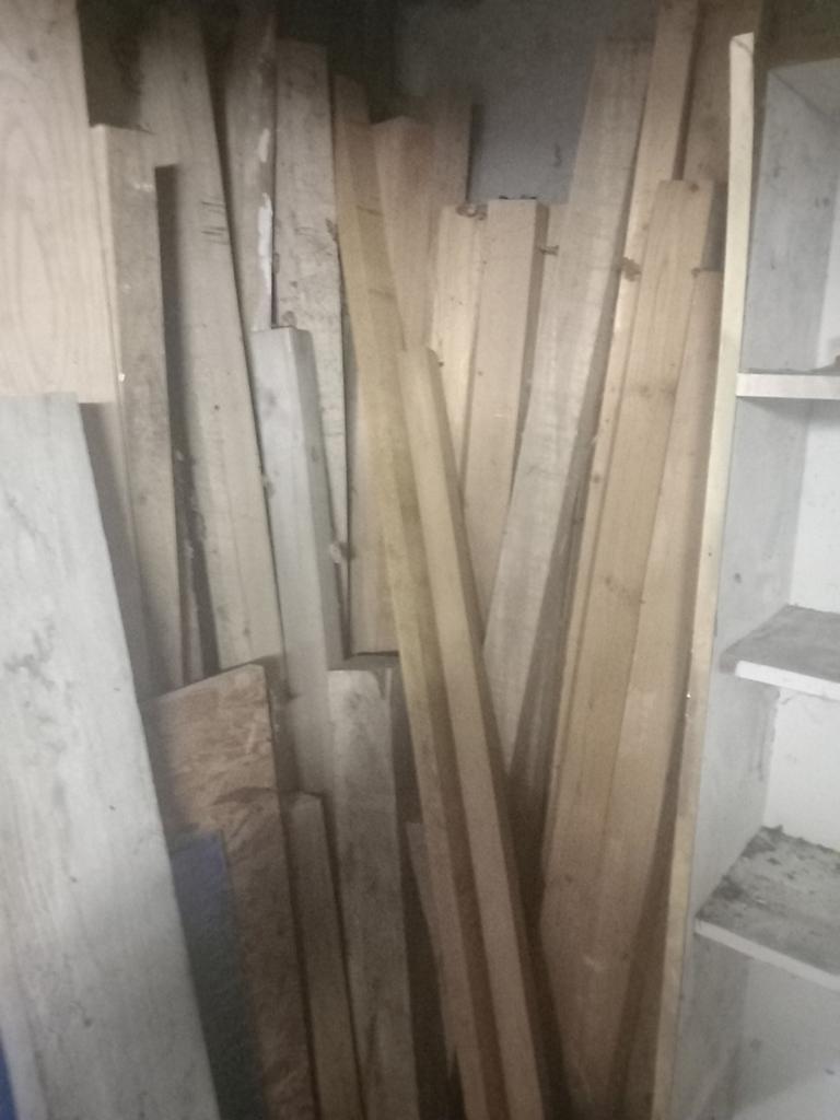 Kepers en planken, Enlèvement
