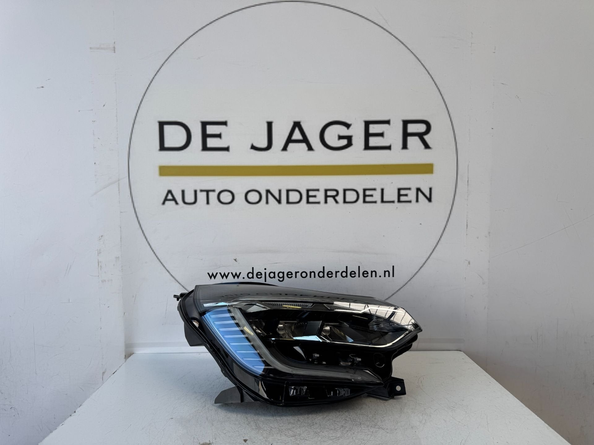 RENAULT CAPTUR II KOPLAMP LED PURE VISION 260104525R RECHTS, Auto-onderdelen, Renault Group, Gebruikt, Contact.group@renault.com