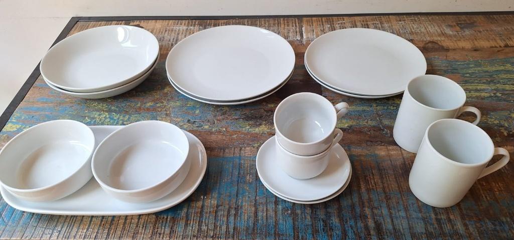 ensemble de vaisselle blanche, Maison & Meubles, Cuisine | Vaisselle, Service complet, Comme neuf, Enlèvement, Autres styles