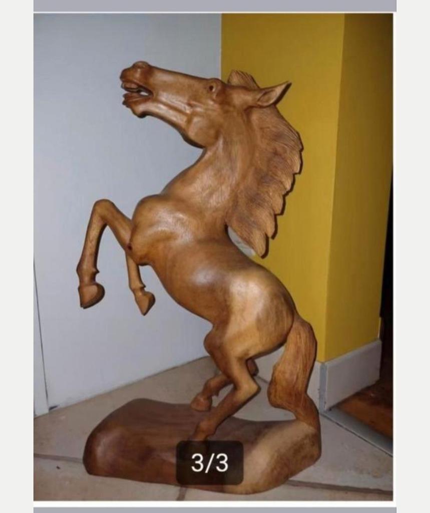 Cheval en bois, Enlèvement, Bois