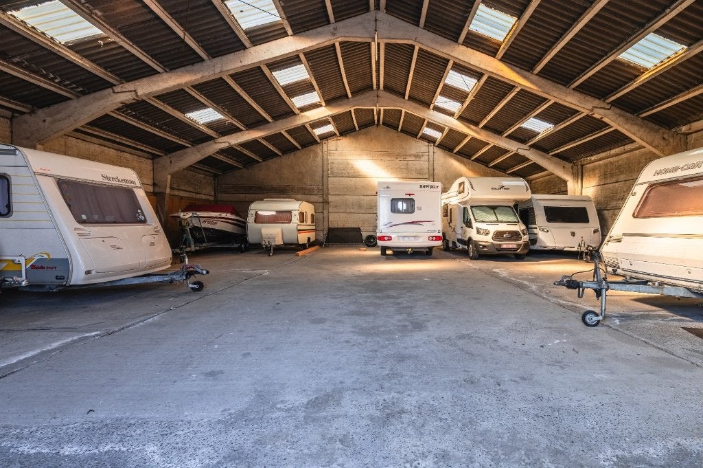 Afgesloten stalling mobilhome/caravan regio Izegem, Caravans en Kamperen, Caravanopslag