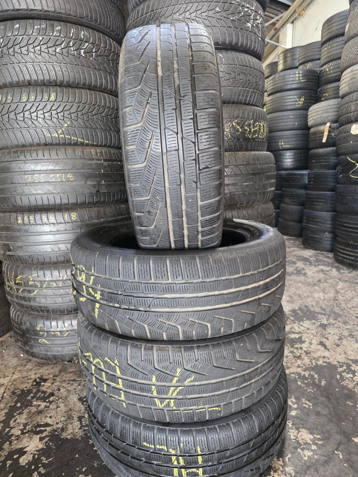 235 55 18 pirelli avec montage et équilibrage, Enlèvement