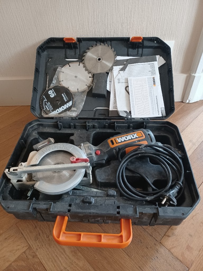 Scie Worx 710W, Bricolage & Construction, Outillage | Scies mécaniques, 600 à 1200 watts, WORX, 30 à 70 mm, Enlèvement