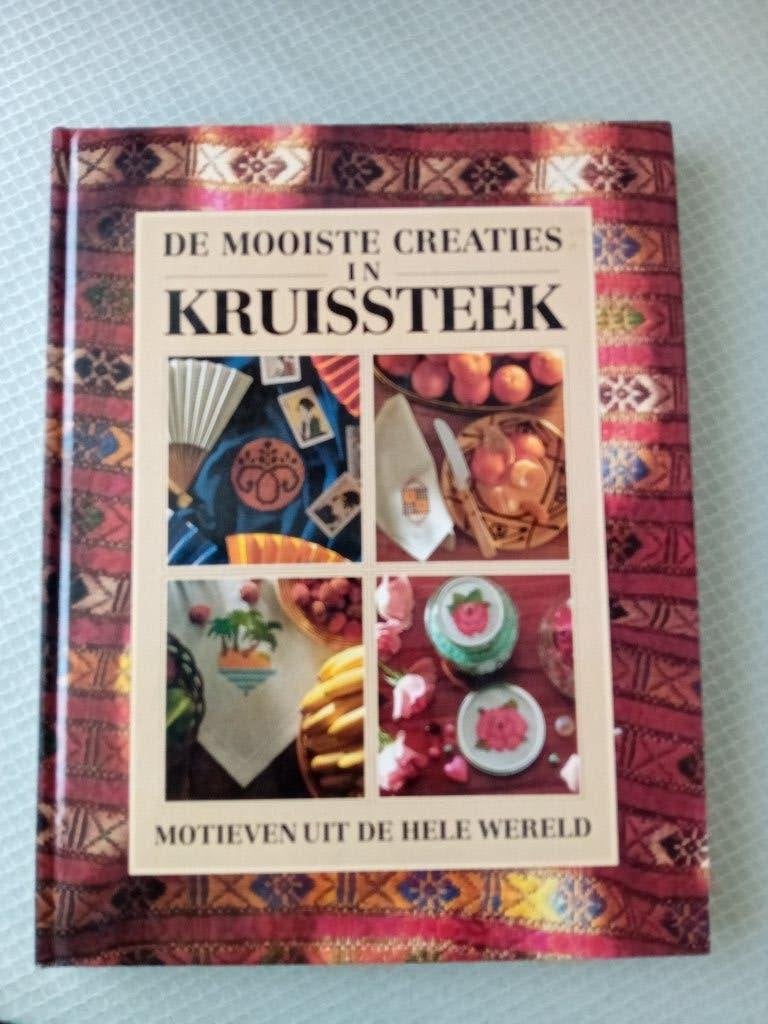 De mooiste creaties in KRUISSTEEK, Boeken, Ophalen of Verzenden, Zo goed als nieuw, Borduren en Naaien