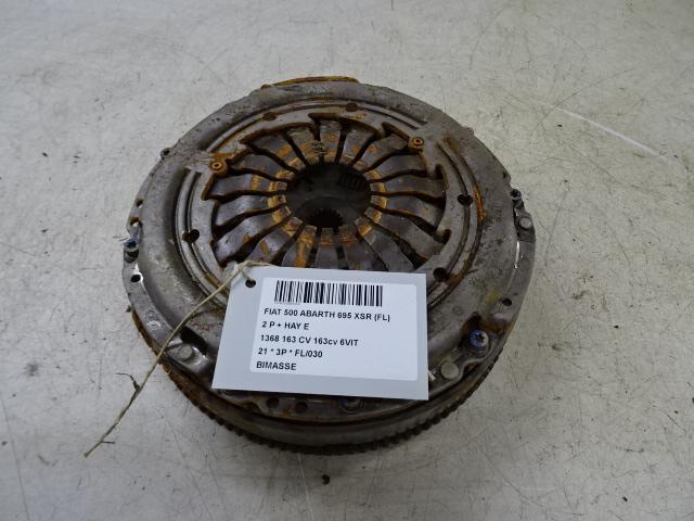 VOLANT MOTEUR BI-MASSE Abarth 500 / 595 / 695 (01-2008/-), Autos : Pièces & Accessoires, Mevr. I. Hauben, Utilisé, Autres marques automobiles