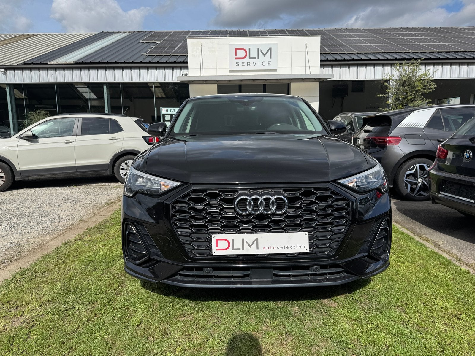 Audi Q3 Sportback Sline Tsi volledig zwart 01/21 102.000km, Voorwielaandrijving, Dealer onderhouden, Stof, 4 cilinders