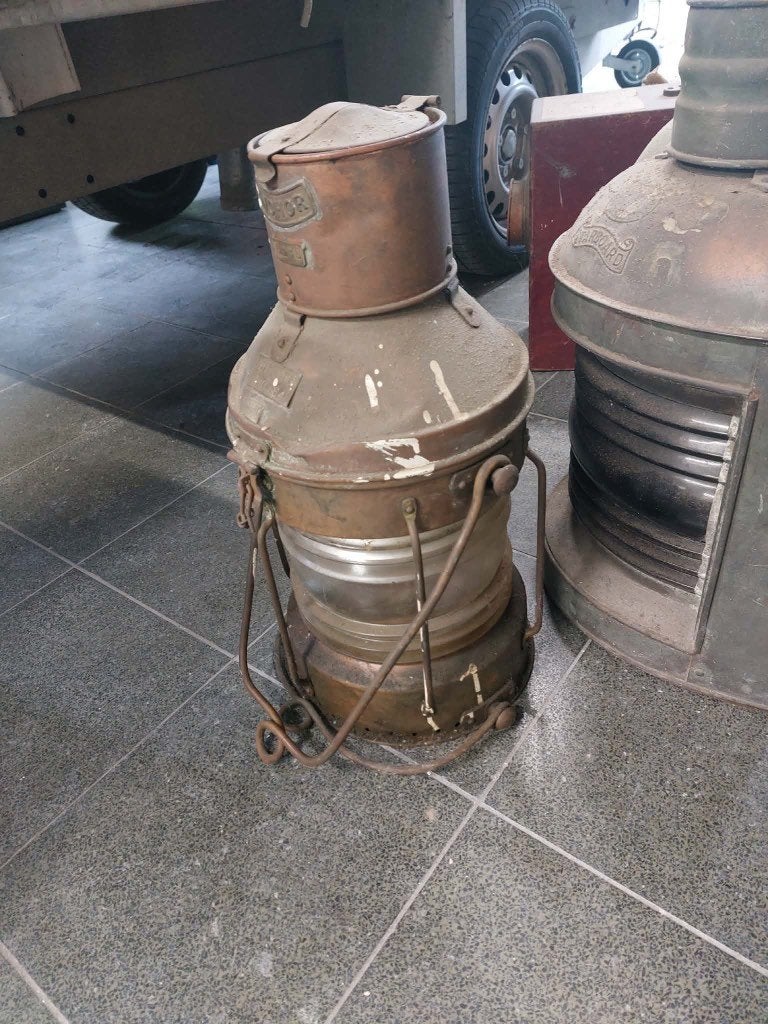oude koperen scheepslamp, Enlèvement, Cuivre